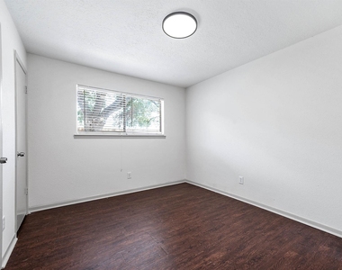 10230 Trade Winds Drive - Photo Thumbnail 17