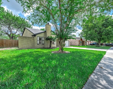 10230 Trade Winds Drive - Photo Thumbnail 2