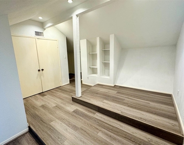 9901 Sharpcrest Street - Photo Thumbnail 21