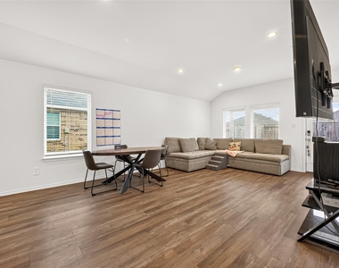 5411 Wyndham Ridge Lane - Photo Thumbnail 4