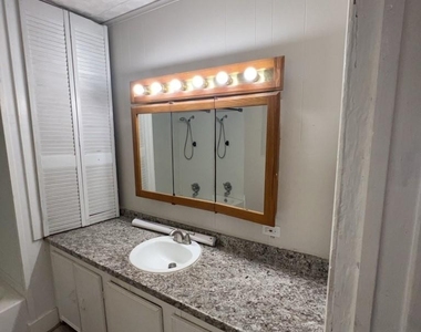 310 N Rockisland Street - Photo Thumbnail 4