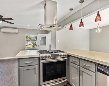 2902 Helberg Road - Photo Thumbnail 12