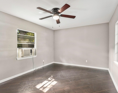 2902 Helberg Road - Photo Thumbnail 16
