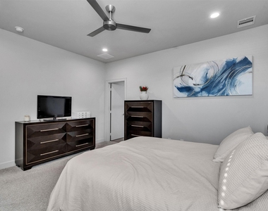 5702 Rucio Lane - Photo Thumbnail 13