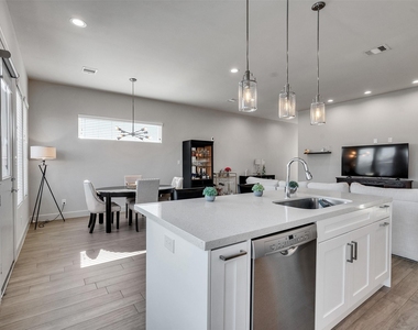 5702 Rucio Lane - Photo Thumbnail 9