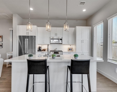 5702 Rucio Lane - Photo Thumbnail 8