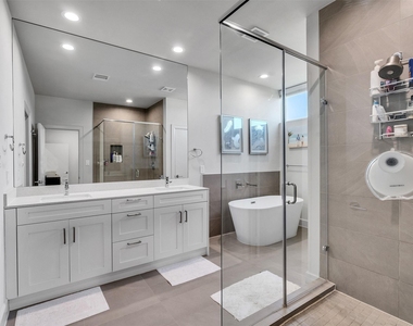 5702 Rucio Lane - Photo Thumbnail 14
