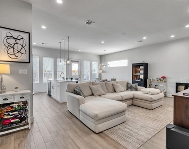 5702 Rucio Lane - Photo Thumbnail 5