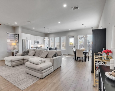 5702 Rucio Lane - Photo Thumbnail 6