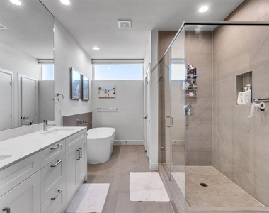 5702 Rucio Lane - Photo Thumbnail 15