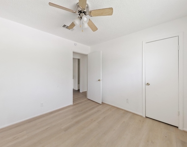 700 Lyle W Avenue - Photo Thumbnail 12
