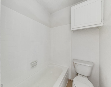 700 Lyle W Avenue - Photo Thumbnail 10