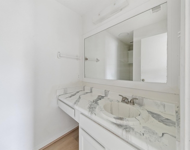 700 Lyle W Avenue - Photo Thumbnail 9