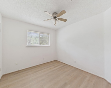 700 Lyle W Avenue - Photo Thumbnail 6