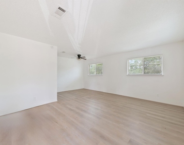 700 Lyle W Avenue - Photo Thumbnail 11