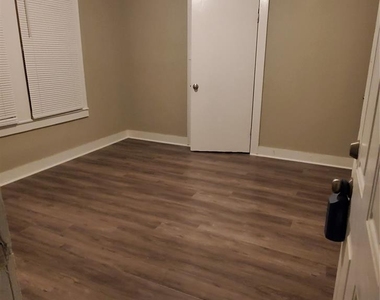 3205 Illinois St - Photo Thumbnail 1