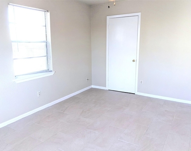 915 Alexander Street - Photo Thumbnail 2