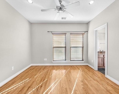 2505 Dallas - Photo Thumbnail 3