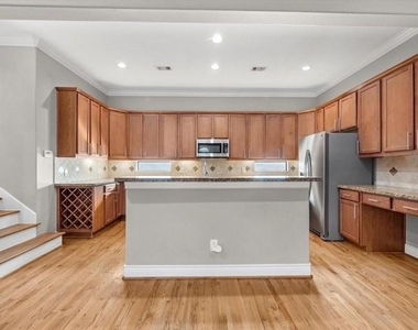 2505 Dallas - Photo Thumbnail 1