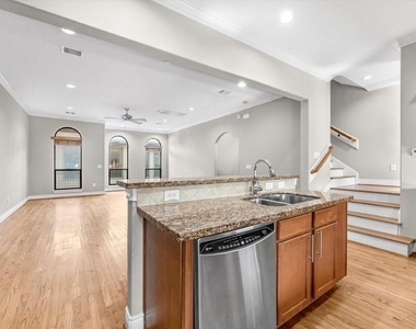 2505 Dallas - Photo Thumbnail 9