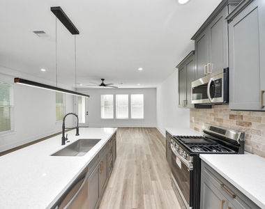 7907 Dandy Street - Photo Thumbnail 7