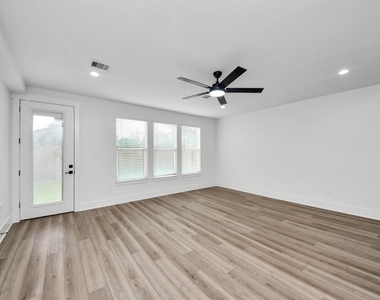 7907 Dandy Street - Photo Thumbnail 11