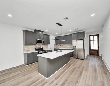 7907 Dandy Street - Photo Thumbnail 3