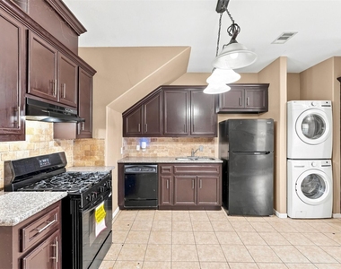 1718 Roxella Street - Photo Thumbnail 8