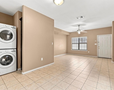 1718 Roxella Street - Photo Thumbnail 6