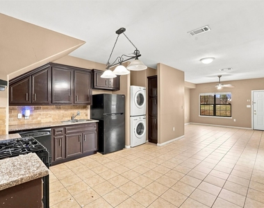1718 Roxella Street - Photo Thumbnail 10