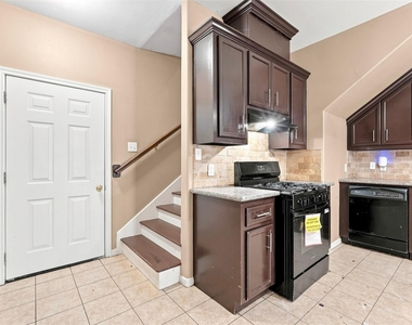 1718 Roxella Street - Photo Thumbnail 11