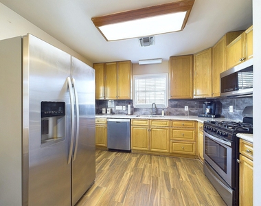 2814 Balmorhea Avenue - Photo Thumbnail 18