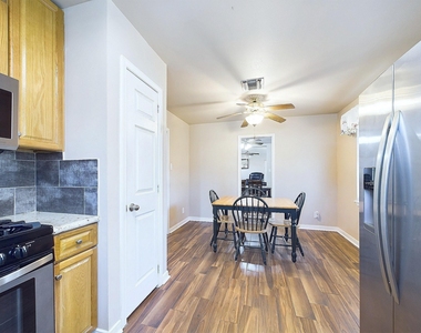 2814 Balmorhea Avenue - Photo Thumbnail 21