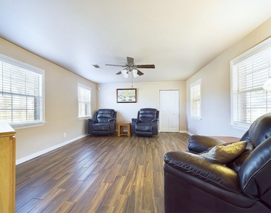 2814 Balmorhea Avenue - Photo Thumbnail 25