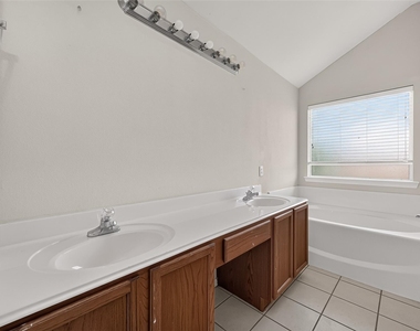 6015 Ida Rose Court - Photo Thumbnail 8