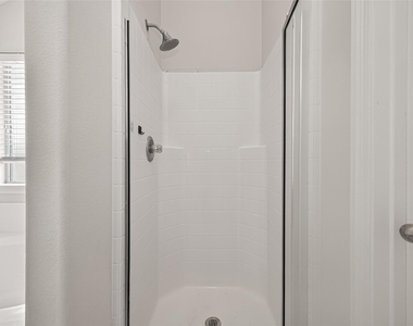 6015 Ida Rose Court - Photo Thumbnail 7
