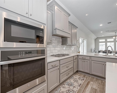 6935 Goldstrum Way - Photo Thumbnail 8