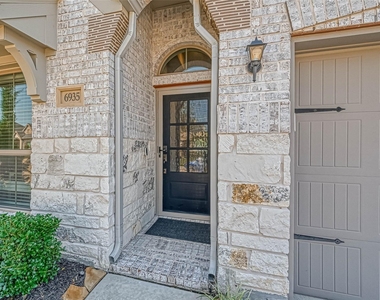 6935 Goldstrum Way - Photo Thumbnail 3