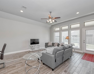 6935 Goldstrum Way - Photo Thumbnail 15
