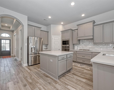 6935 Goldstrum Way - Photo Thumbnail 10
