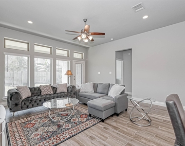6935 Goldstrum Way - Photo Thumbnail 14