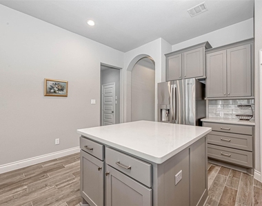 6935 Goldstrum Way - Photo Thumbnail 9