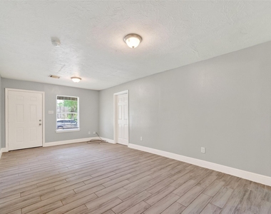 3031 Groton Drive - Photo Thumbnail 7