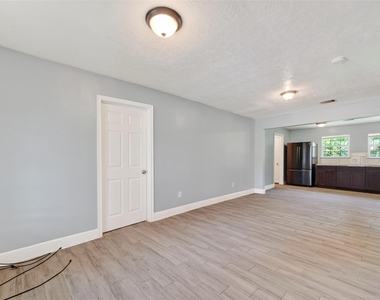 3031 Groton Drive - Photo Thumbnail 4