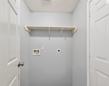 3031 Groton Drive - Photo Thumbnail 13