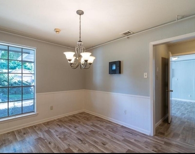 7621 Gleason Road - Photo Thumbnail 15