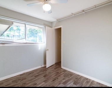 7621 Gleason Road - Photo Thumbnail 9