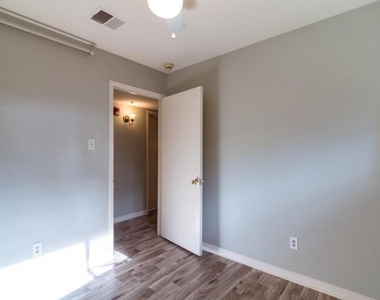7621 Gleason Road - Photo Thumbnail 10
