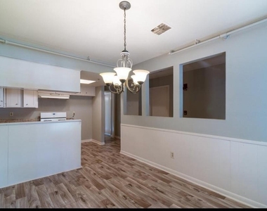 7621 Gleason Road - Photo Thumbnail 16