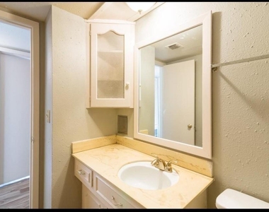 7621 Gleason Road - Photo Thumbnail 8